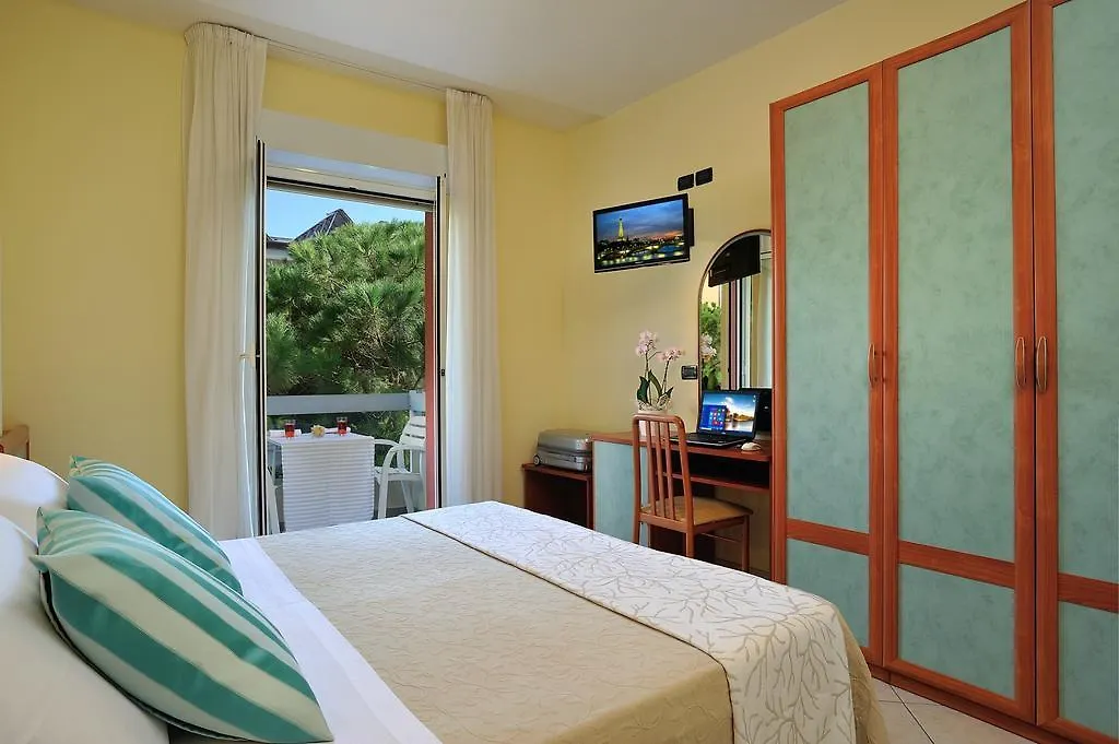 Hotel Riviera B&B Misano Adriatico 3*,